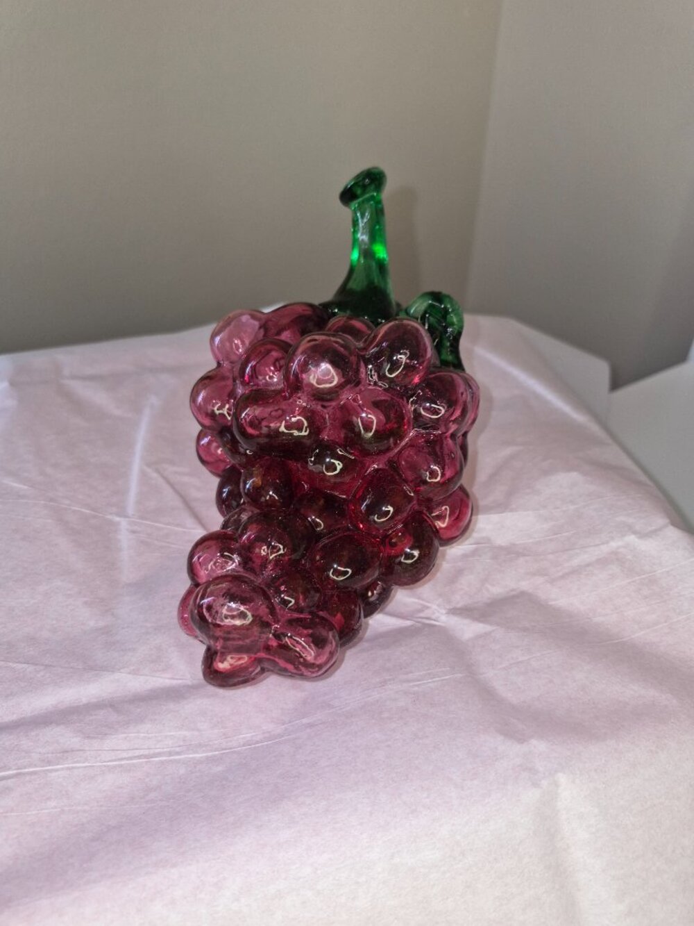 Vintage Murano style hand-blown purple glass grape cluster. - Picture 3 of 3
